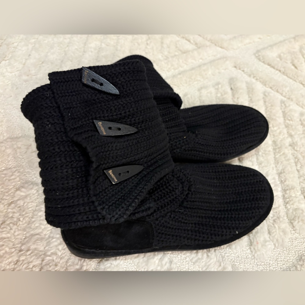 Black bear paw sweater boots, size 10